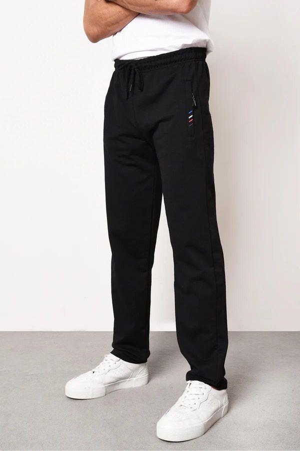 dewberry 15740 Dewberry Zipper Pocket Embroidery Detailed Sweatpants-BLACK