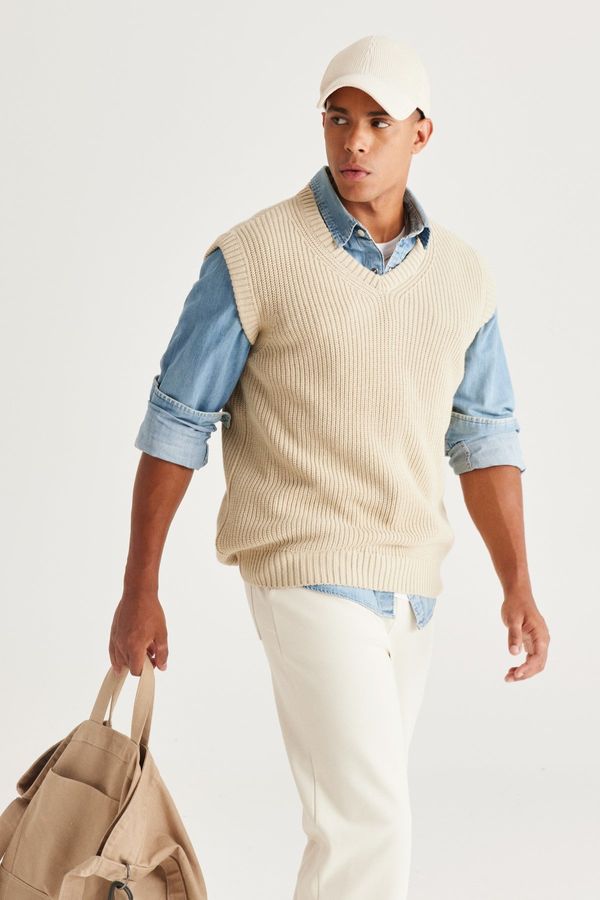 AC&Co / Altınyıldız Classics AC&Co / Altınyıldız Classics Men's Beige Standard Fit Normal Cut V Neck Knitwear Sweater.