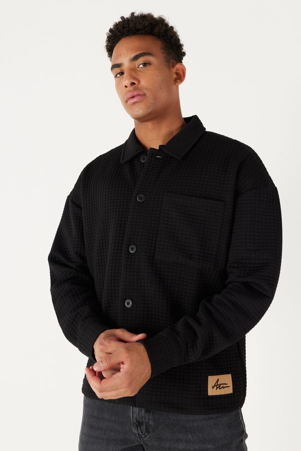 AC&Co / Altınyıldız Classics AC&Co / Altınyıldız Classics Men's Black Loose Fit Shirt Collar Patterned Knitted Jacket