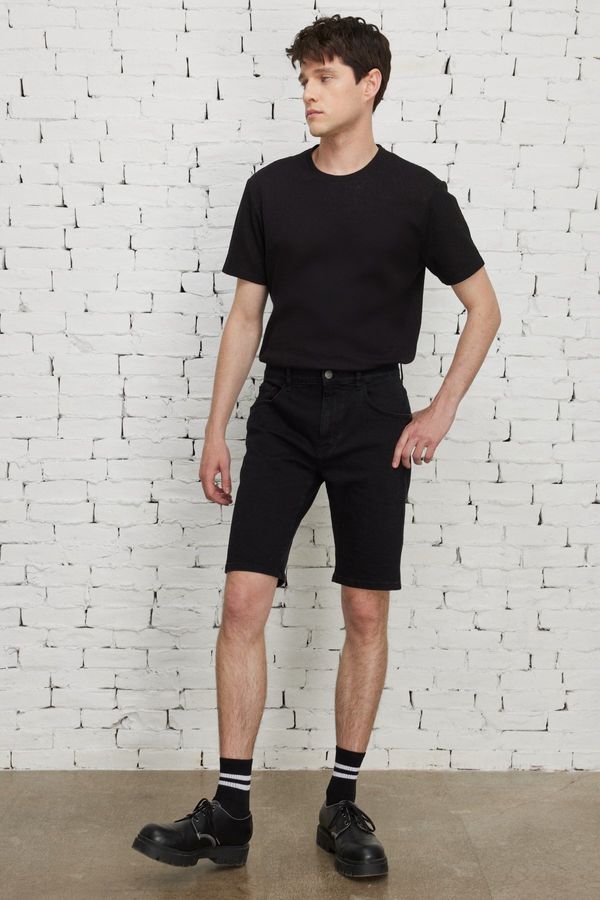 AC&Co / Altınyıldız Classics AC&Co / Altınyıldız Classics Men's Black Slim Fit Slim Fit Cotton Flexible Denim Shorts.