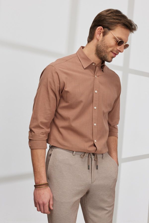 AC&Co / Altınyıldız Classics AC&Co / Altınyıldız Classics Men's Brown Comfort Fit Comfy Cut Concealed Button Collar 100% Cotton Flared Shirt.