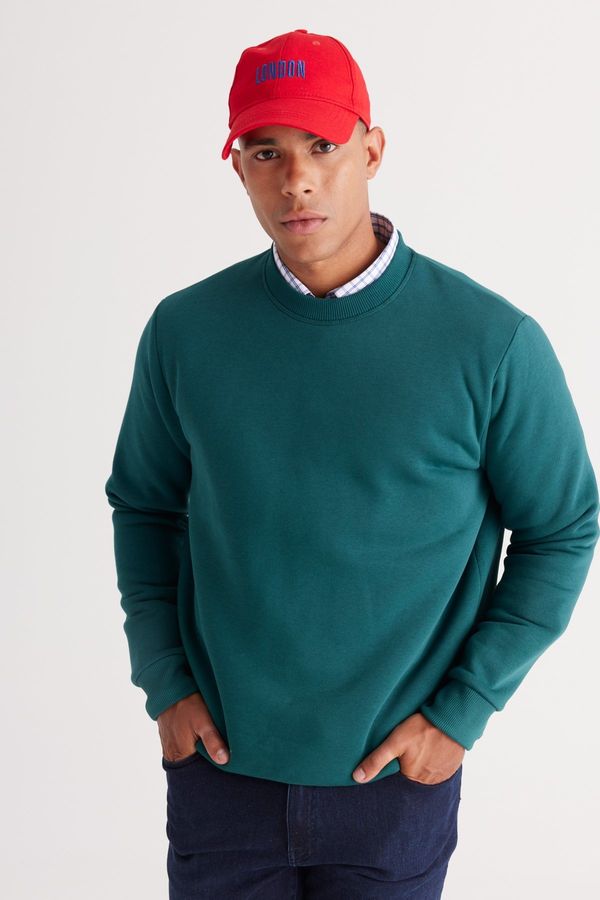 AC&Co / Altınyıldız Classics AC&Co / Altınyıldız Classics Men's Dark Green Standard Fit Normal Cut Inner Fleece 3-Thread Crew Neck Cotton Sweatshirt.