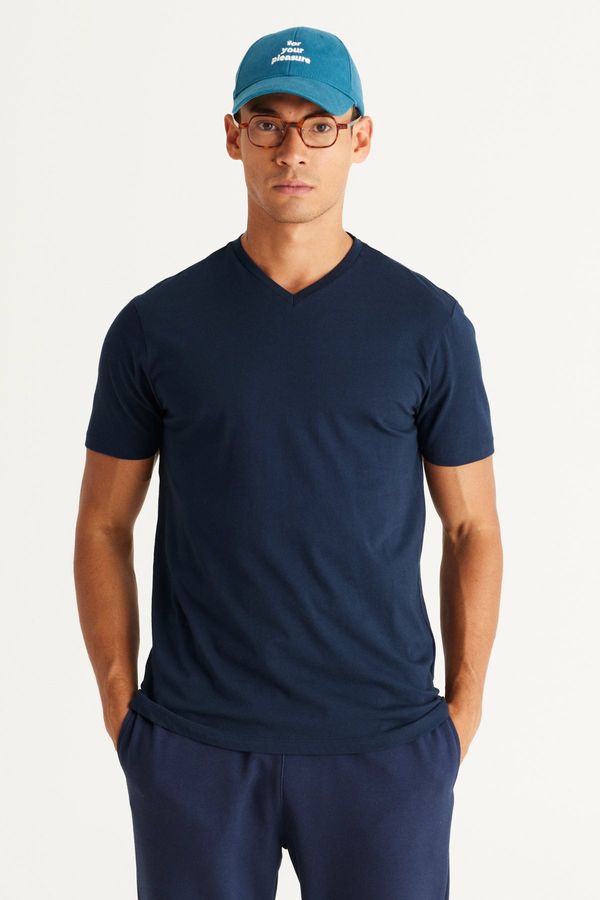 AC&Co / Altınyıldız Classics AC&Co / Altınyıldız Classics Men's Navy Blue Slim Fit Slim Fit 100% Cotton V-Neck T-Shirt
