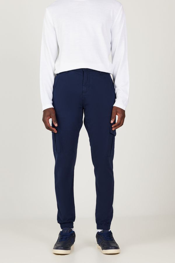 AC&Co / Altınyıldız Classics AC&Co / Altınyıldız Classics Men's Navy Blue Slim Fit Slim Fit Cargo Pocket Cotton Flexible Trousers.