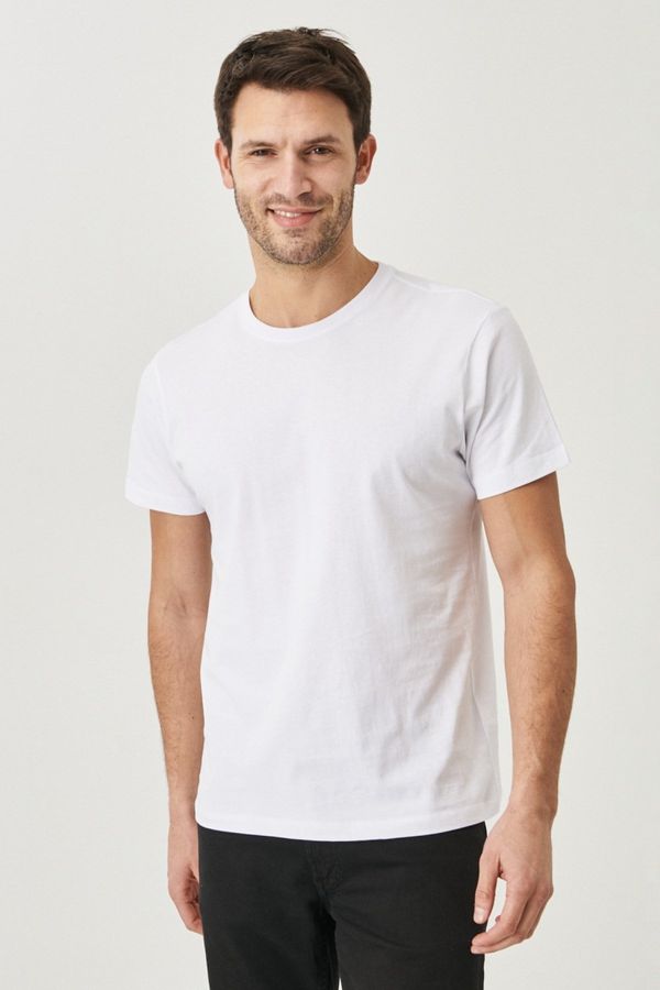 AC&Co / Altınyıldız Classics AC&Co / Altınyıldız Classics Men's White 100% Cotton Slim Fit Slim Fit Crewneck Short Sleeved T-Shirt.