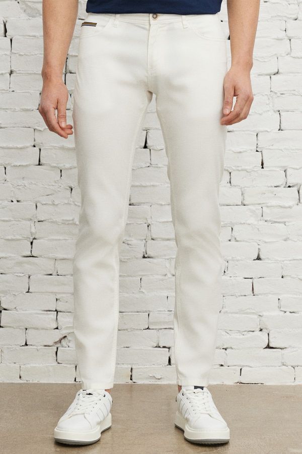 AC&Co / Altınyıldız Classics AC&Co / Altınyıldız Classics Men's White Slim Fit Slim Fit 5 Pockets Flexible Chino Trousers.