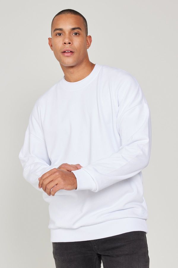 AC&Co / Altınyıldız Classics AC&Co / Altınyıldız Classics Men's White Standard Fit Normal Cut Fleece 3 Thread Crew Neck Sweatshirt