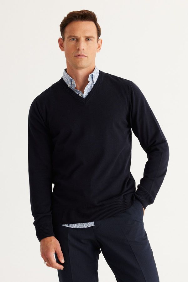 ALTINYILDIZ CLASSICS ALTINYILDIZ CLASSICS Men's Black Standard Fit Normal Cut V-Neck Cotton Knitwear Sweater.