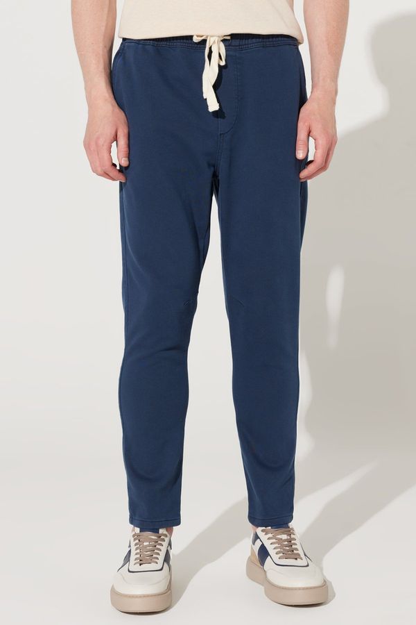 ALTINYILDIZ CLASSICS ALTINYILDIZ CLASSICS Men's Navy Blue Slim Fit Slim Fit Cotton Trousers with Side Pockets.