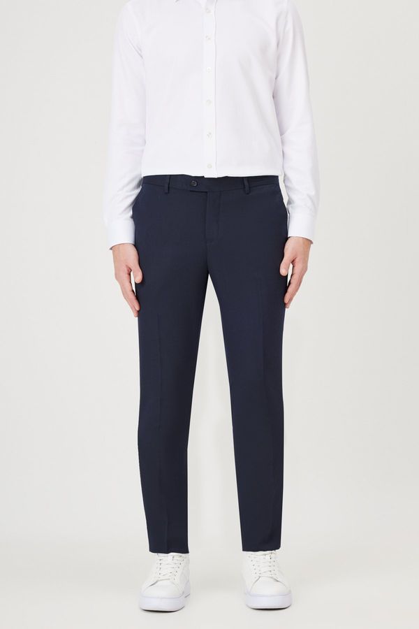 ALTINYILDIZ CLASSICS ALTINYILDIZ CLASSICS Men's Navy Blue Slim Fit Slim Fit Flexible Classic Trousers.
