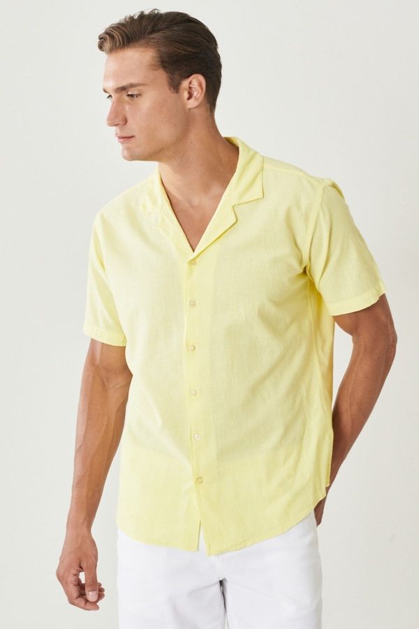 ALTINYILDIZ CLASSICS ALTINYILDIZ CLASSICS Men's Yellow Comfort Fit Comfy Cut Monocollar Short Sleeved Straight Linen Shirt.