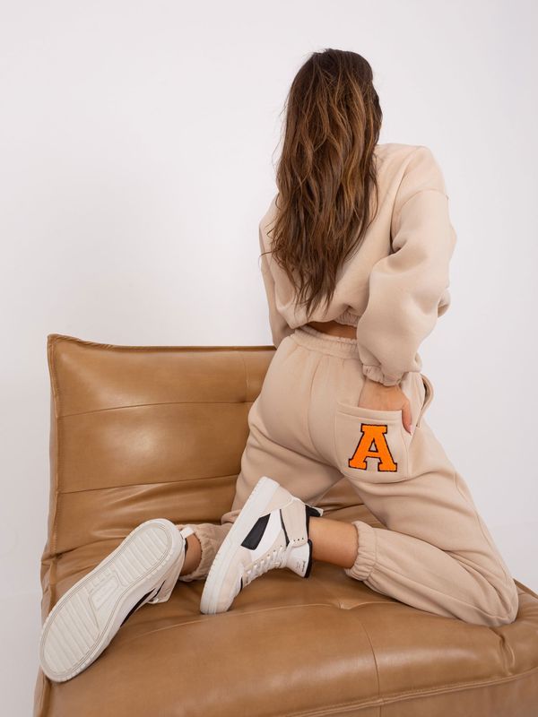 Fashionhunters Beige and fluoroorange tracksuit with patch
