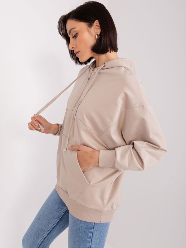 Fashionhunters Beige kangaroo sweatshirt with zipper
