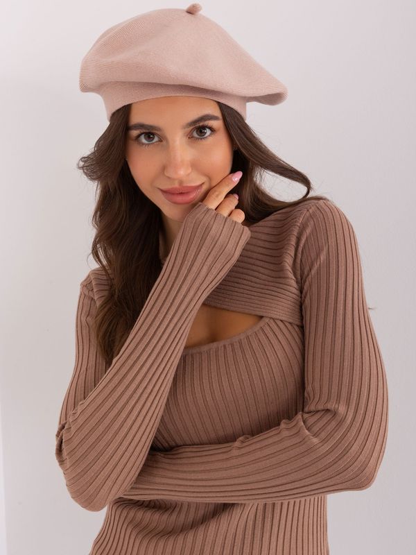 Fashionhunters Beige women's beret with cashmere