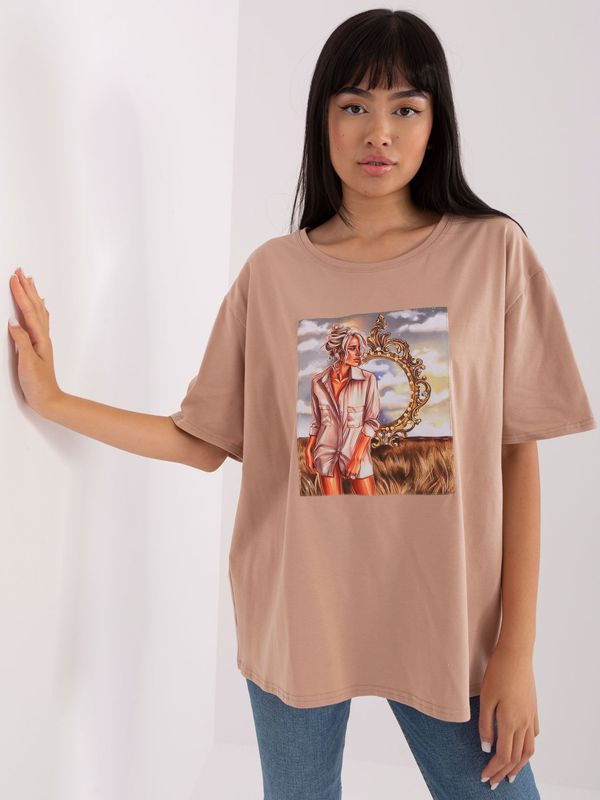 Fashionhunters Beige women's oversize T-shirt with print