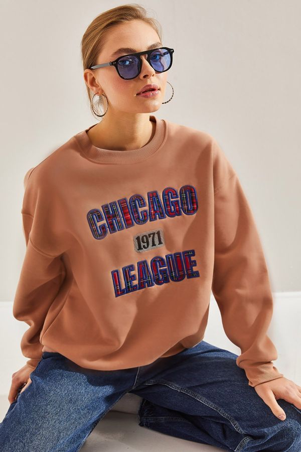 Bianco Lucci Bianco Lucci Women's Chicago Printed Three Thread Raised Sweatshirt