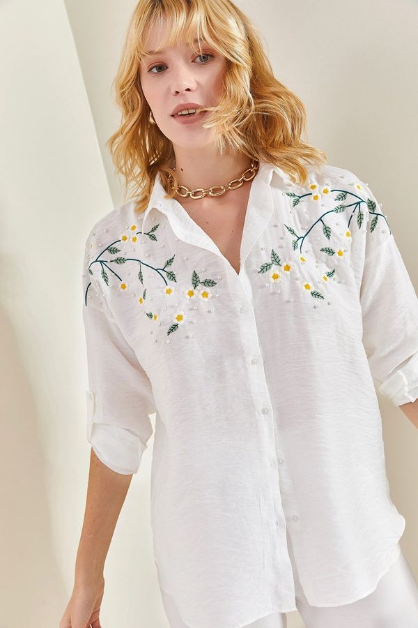 Bianco Lucci Bianco Lucci Women's Daisy Embroidered Sleeve Fold Ayrobin Linen Shirt