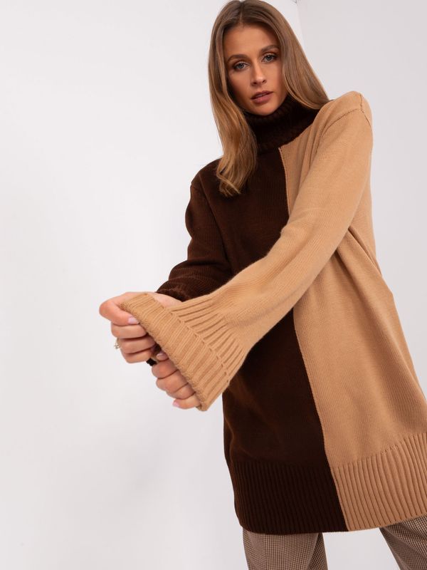 Fashionhunters Brown and camel turtleneck with cuffs
