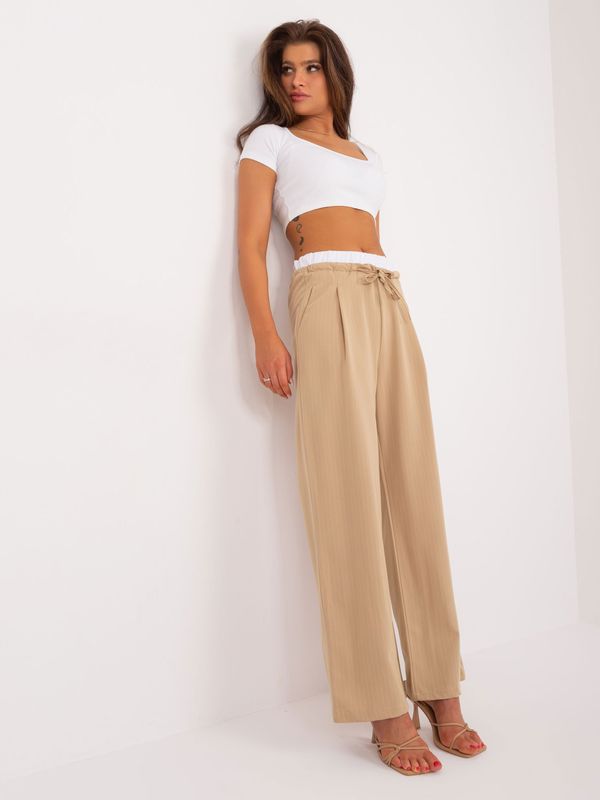 Fashionhunters Brown fabric trousers with pockets