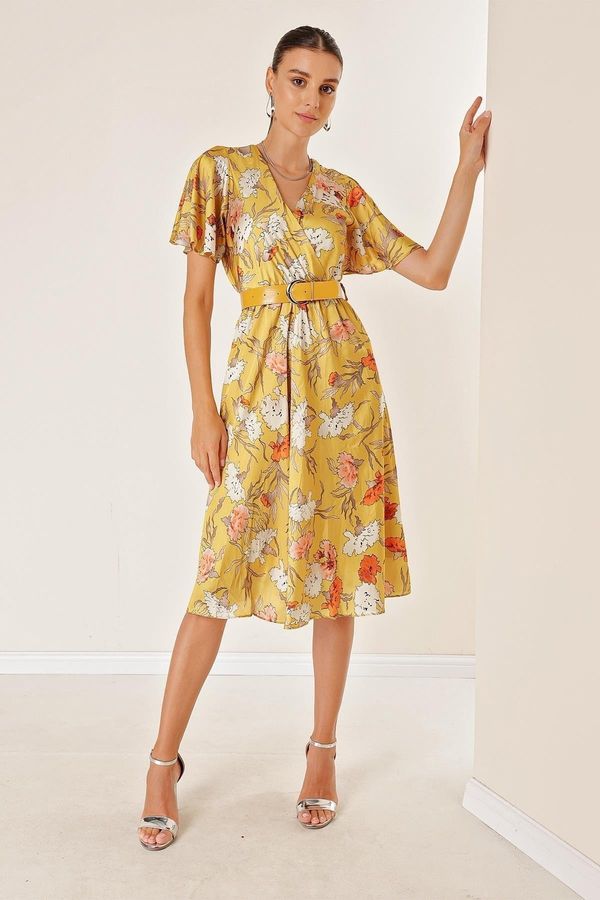 By Saygı By Saygı Double-breasted Collar Waist with a Belt, Lined Floral Satin Dress Yellow