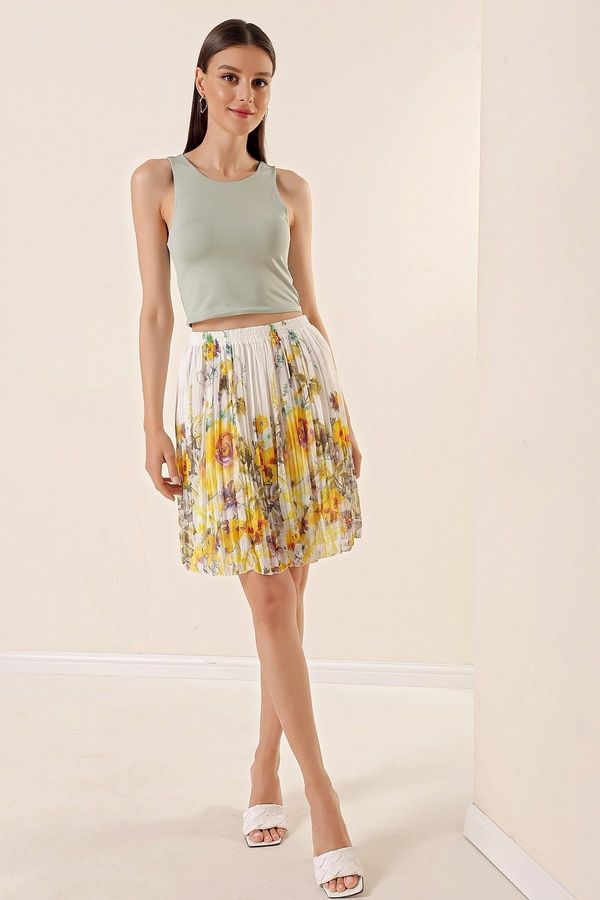 By Saygı By Saygı Elastic Waist Lined Large Flower Patterned Short Chiffon Skirt Yellow