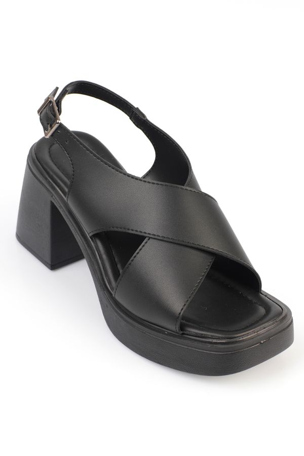 Capone Outfitters Capone Outfitters Women's Platform Cross-Band Sandals