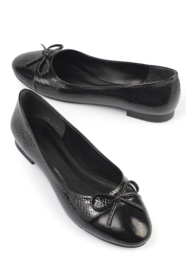Capone Outfitters Capone Outfitters Women's Two Piece Round Toe Flats