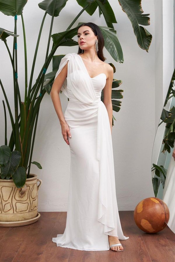 Carmen Carmen Ecru Chiffon One-Shoulder Slit Long Wedding Dress