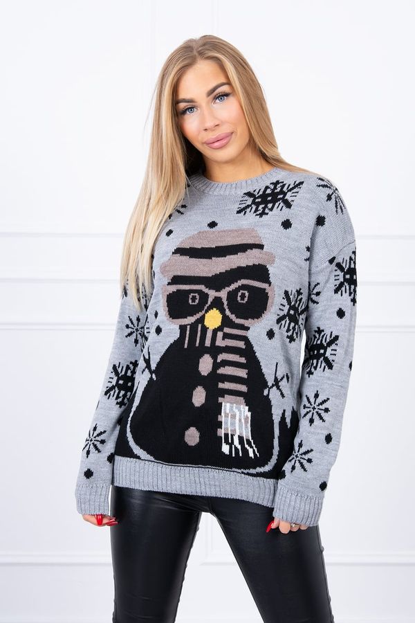 Kesi Christmas sweater with a gray snowman