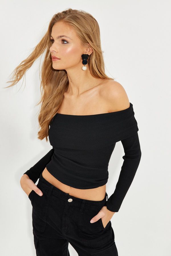 Cool & Sexy Cool & Sexy Women's Black Madonna Collar Camisole Blouse