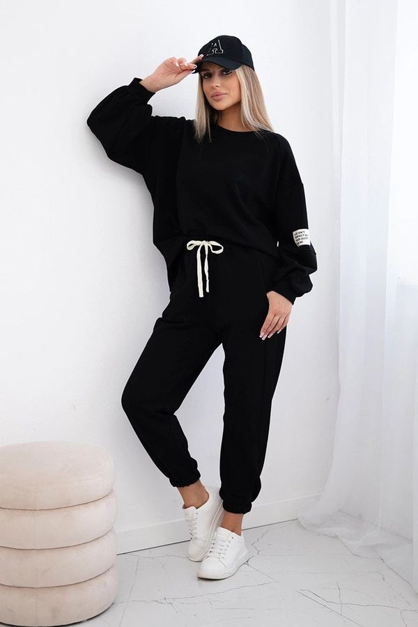 Kesi Cotton sweatshirt with a longer back + black trousers