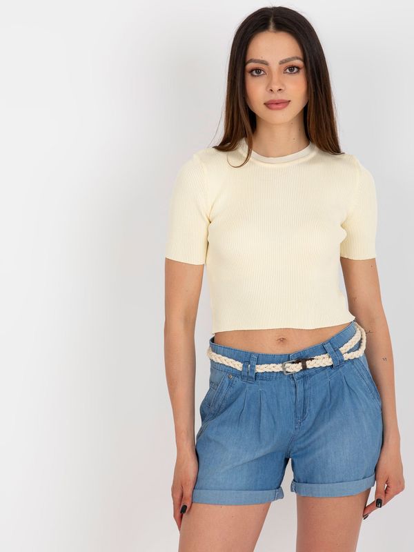 Fashionhunters Creamy crop top with ribbed fit