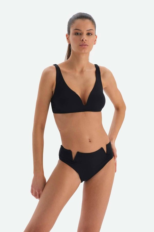Dagi Dagi Black Triangle Wide V Wire Strand Bikini Top
