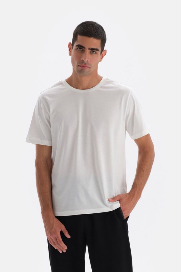 Dagi Dagi Supima White Bi-Collar Short Sleeved Cotton T-Shirt.