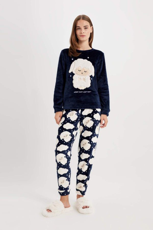 DEFACTO DEFACTO Women's Fall In Love Crew Neck Printed Long Sleeve Patterned Welsoft Plush Pajama Set A3352ax24au