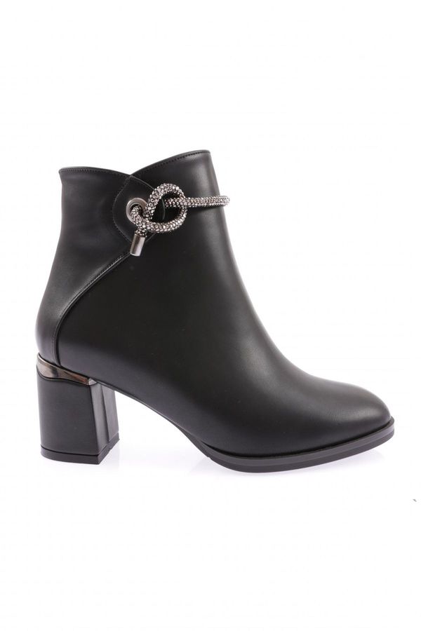 DGN DGN 407 Women's Siler Stone Heeled Boots with Threads and Zippers at the Side.