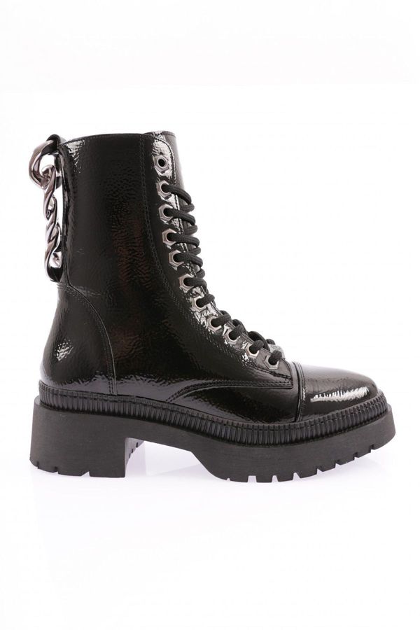 DGN DGN K9012 Women's Thick Chain Accessory Boots Black Wrinkled Patent Leather