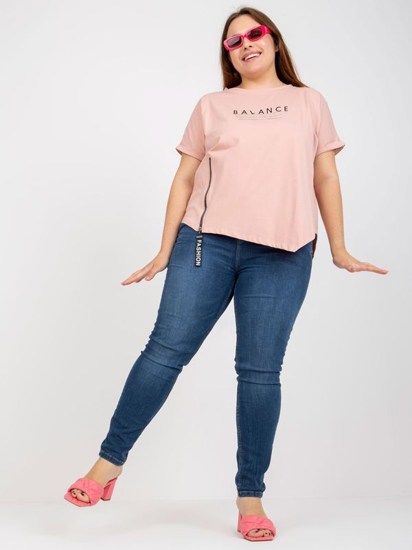 Fashionhunters Dusty pink Plus size T-shirt with text and app