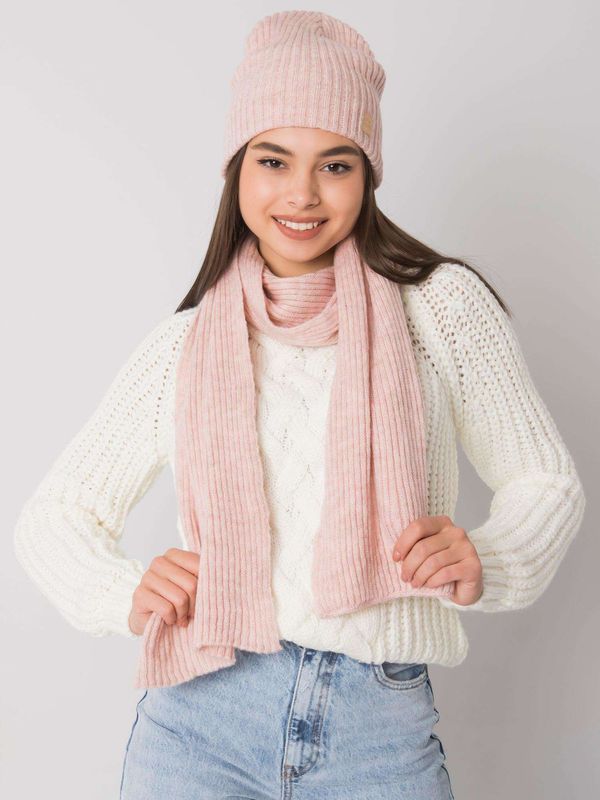 Fashionhunters Dusty pink set of winter hats and scarves RUE PARIS