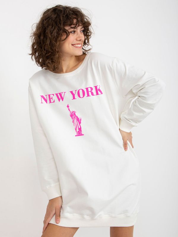 Fashionhunters Ecru-pink long oversize sweatshirt with inscription