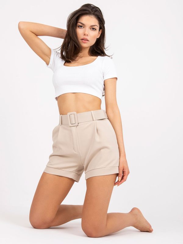 Fashionhunters Elegant beige shorts with pockets