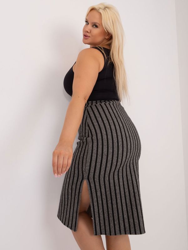 Fashionhunters Gray and black oversized knitted skirt with slits