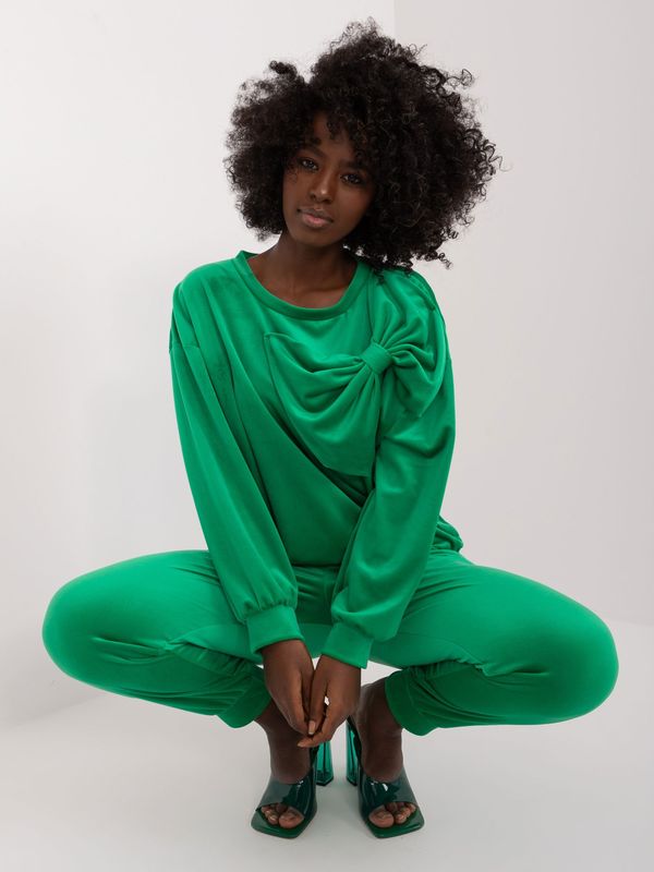 Fashionhunters Green casual velour set with sweatshirt