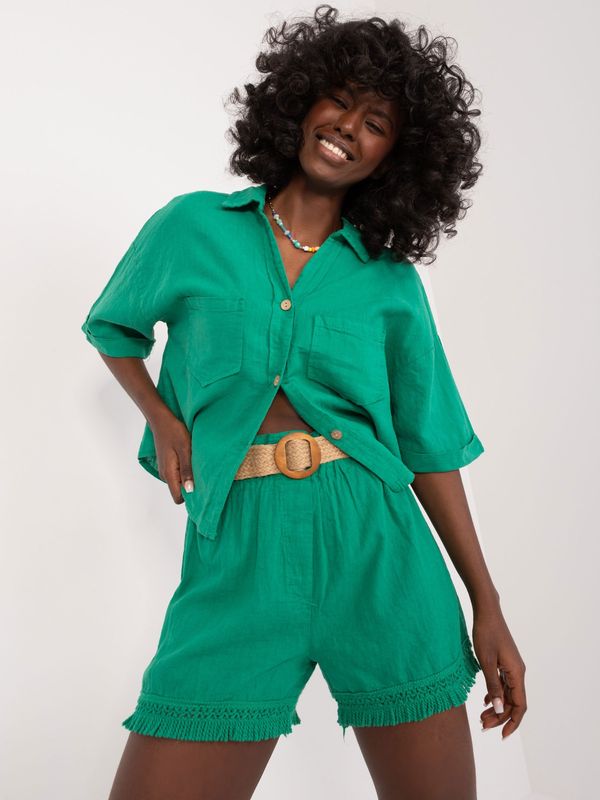 Fashionhunters Green Loose Women's Shorts With Belt