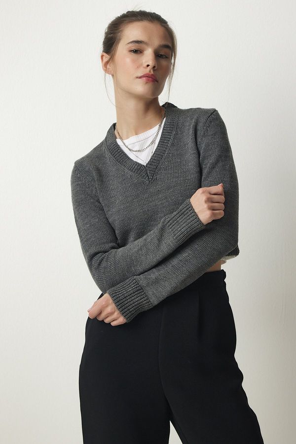 Happiness İstanbul Happiness İstanbul Women's Anthracite V-Neck Crop Knitwear Sweater