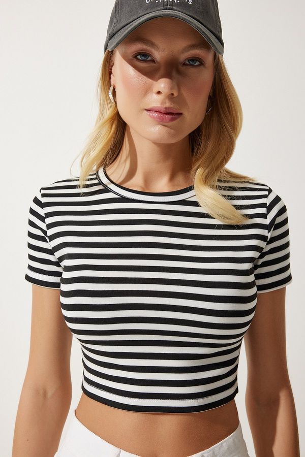 Happiness İstanbul Happiness İstanbul Women's Black Striped Crop Knitted T-Shirt