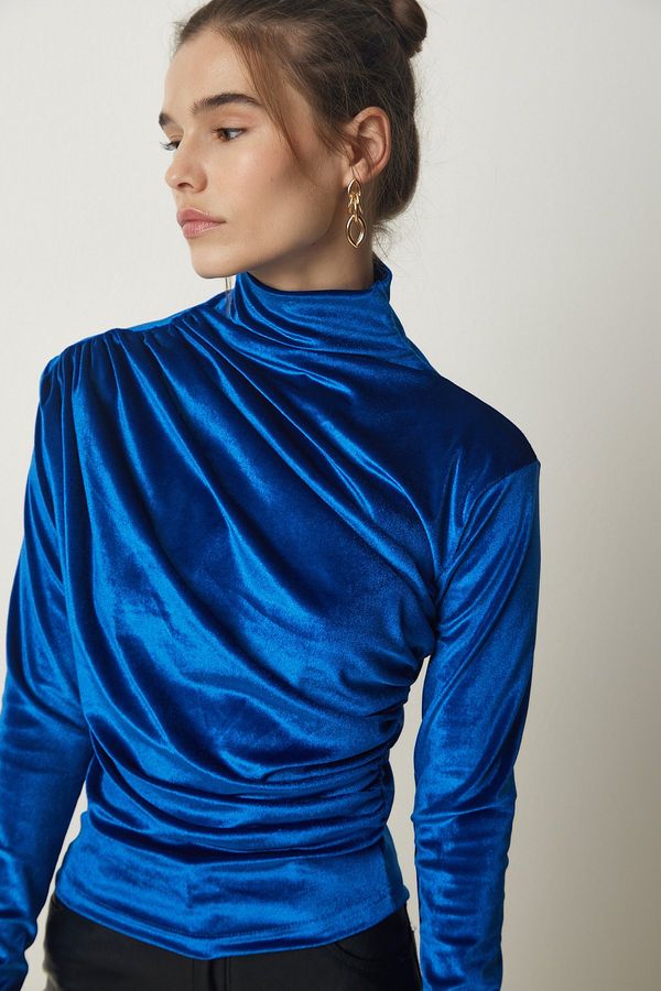 Happiness İstanbul Happiness İstanbul Women's Blue Gathered Collar Stylish Velvet Blouse