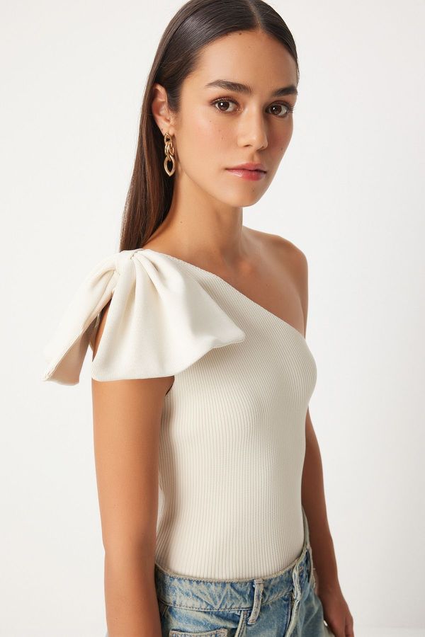 Happiness İstanbul Happiness İstanbul Women's Cream Bow One Shoulder Knitwear Blouse