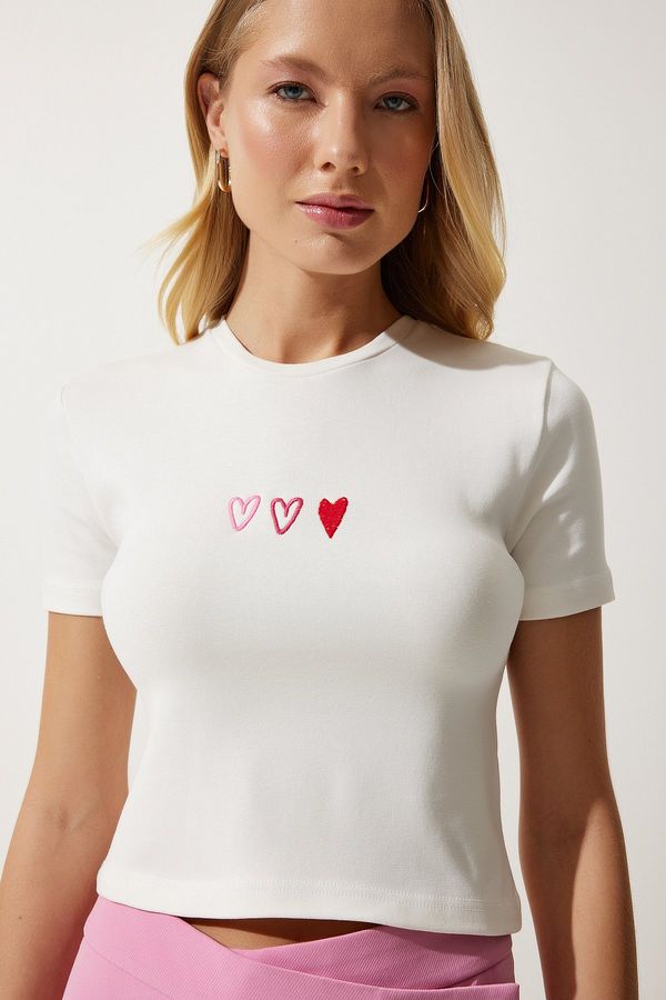 Happiness İstanbul Happiness İstanbul Women's Ecru Heart Embroidered Crop Knitted T-Shirt