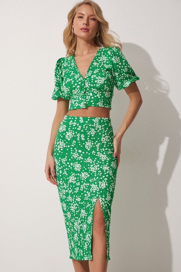 Happiness İstanbul Happiness İstanbul Women's Green White Fitted Crop Blouse and Skirt Knitted Suit
